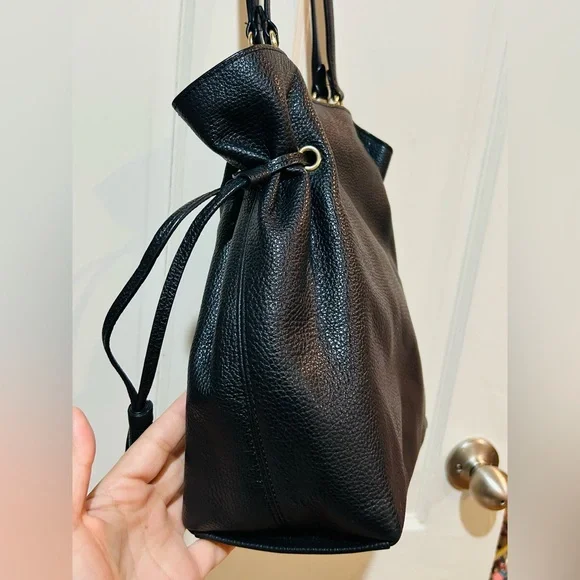 Coach | Andy Tote with Horse & Carriage - Picture 4 of 11